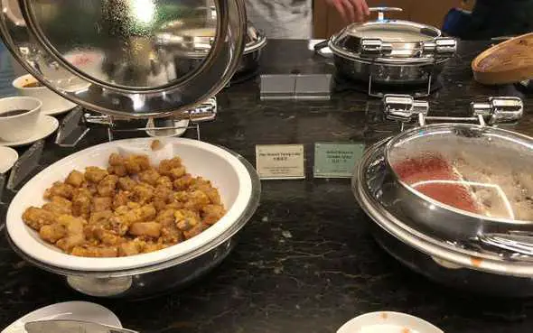Photo of the buffet at an airport lounge